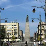 Apartment Polonia Residences 68- Locations -fabryczna Station, Piotrkowska Street -theatres -museums -ec1 Planetarium *