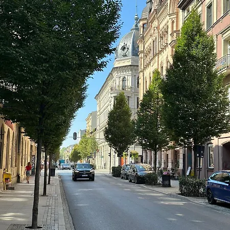 Apartament Polonia Residences 68- Locations -off Piotrkowska Street -theatres -museums -fabryczna Railway Station 3mins *