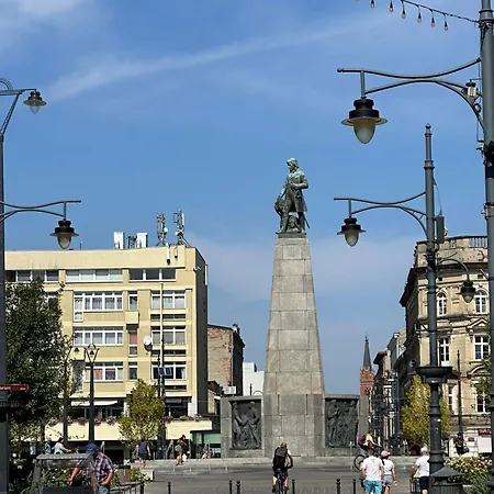 Apartamento Polonia Residences 68- Locations -off Piotrkowska Street -theatres -museums -fabryczna Railway Station 3mins *