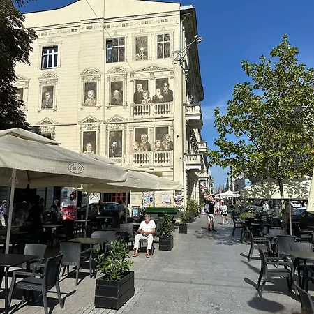 Polonia Residences 68- Locations -off Piotrkowska Street -theatres -museums -fabryczna Railway Station 3mins Łódź