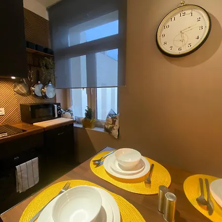 Polonia Residences 68- Locations -off Piotrkowska Street -theatres -museums -fabryczna Railway Station 3mins * Łódź