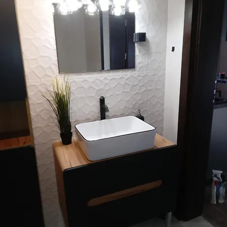 Apartament Polonia Residences 68- Locations -off Piotrkowska Street -theatres -museums -fabryczna Railway Station 3mins *