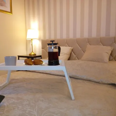 Polonia Residences 68- Locations -off Piotrkowska Street -theatres -museums -fabryczna Railway Station 3mins Łódź