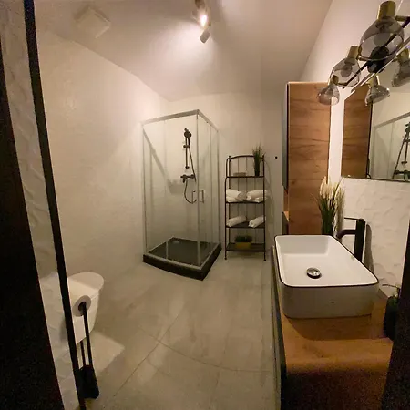 Polonia Residences 68- Locations -off Piotrkowska Street -theatres -museums -fabryczna Railway Station 3mins Apartament