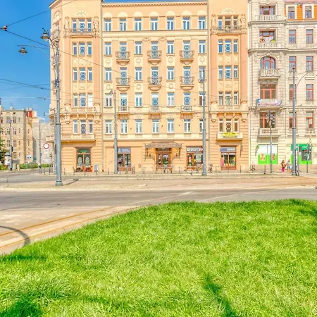 Polonia Residences 68- Locations -off Piotrkowska Street -theatres -museums -fabryczna Railway Station 3mins Apartament *