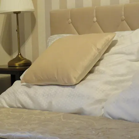 Polonia Residences 68- Locations -off Piotrkowska Street -theatres -museums -fabryczna Railway Station 3mins *