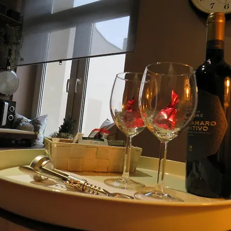 Polonia Residences 68- Locations -off Piotrkowska Street -theatres -museums -fabryczna Railway Station 3mins * Łódź