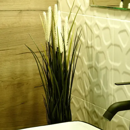 Apartament Polonia Residences 68- Locations -off Piotrkowska Street -theatres -museums -fabryczna Railway Station 3mins *