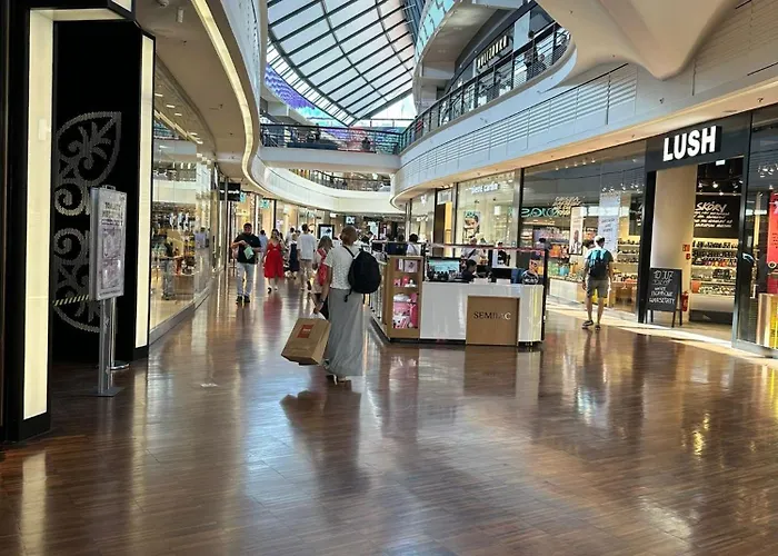 Polonia Residences 68- Locations -fabryczna Station, Piotrkowska Street -theatres -museums -ec1 Planetarium